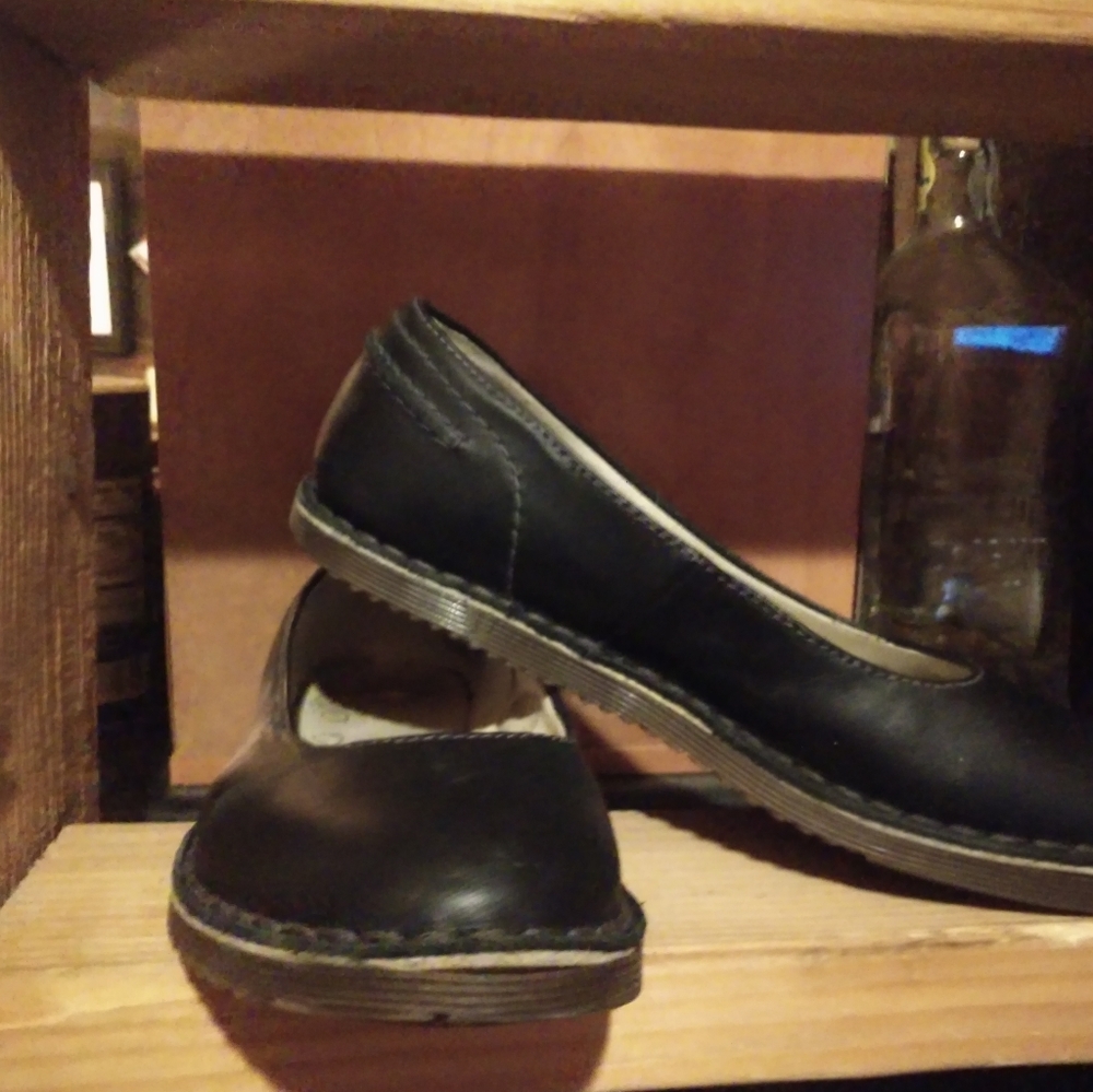Dr. Martens slip on flat.  7US/5UK